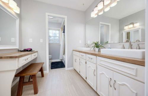 Near Botanical Garden with a Pool Charming on Charing - Foto 23