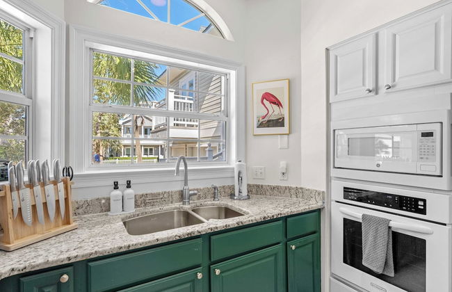 Steps to Beach! Arcade Game Room, Pool + Hot Tub Calico Scallop by Avantstay - Foto 21