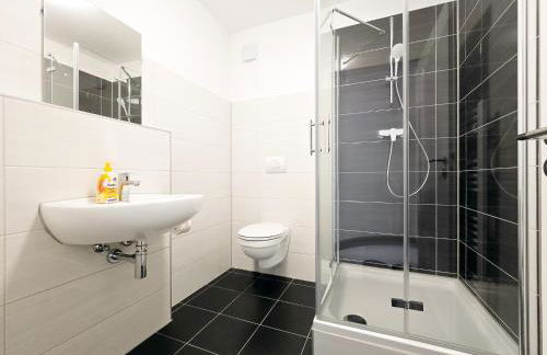 Tolstov Apartments - City Apartment with 5 Rooms - 15 Min Messe DUS & 10 Min Old Town DUS - Foto 12