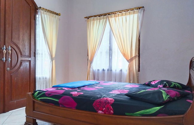 Villa Yustisia Curug 7 Cilember - Foto 9