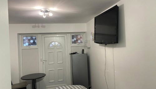 Guest House in Milton Keynes - Photo 4