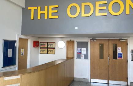 Cozy Entire Apartment with Free onsite Parking, 2-Min Walk to Barking Station - Foto 6