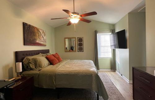 3 BR w/ King Bed, Standing Desk, Ping Pong, Arcade - Foto 5