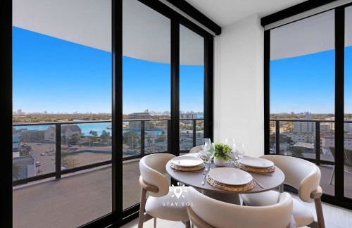 Chic 2BR Apartment Gym & Balcony Views - Foto 29