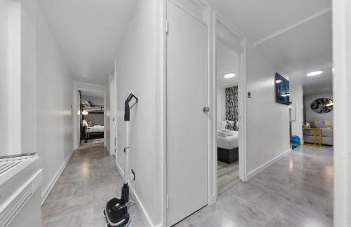 New Modern Hybrid 4 Bedrooms 7 Bed apartment 12 guest capacity - Foto 40