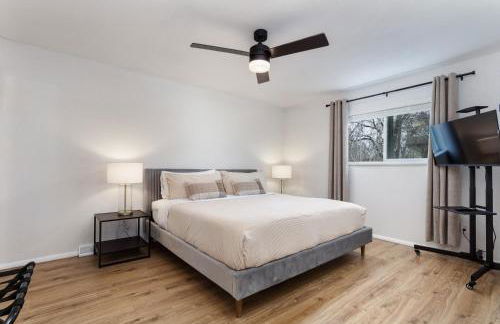 Spacious and Cozy 5 Bed 3 Bath Vacation House W 2 King 3 Queen! Sleep 12! 15Min to Red Rocks - Foto 47