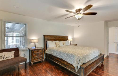 Patio and Pool Table Lake Marion Getaway - Foto 17