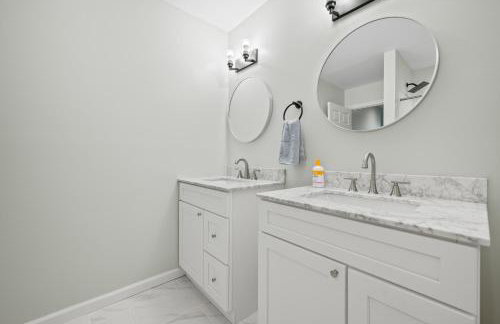 Huge 10BR Family Stay, Sleeps 20 in Bloomfield, CT - Photo 32