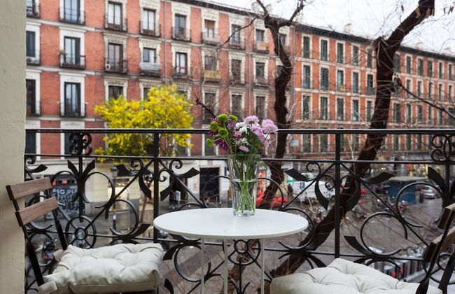 Beautiful Apt. Historic District - Sol - Photo 1