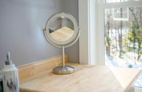 New Sunday River Ski Retreat with Hot Tub Spa - FirePit Sleeps 16 - Foto 30