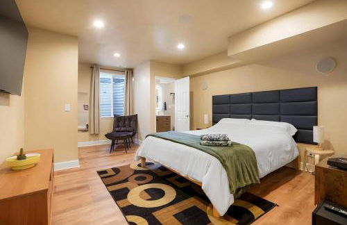 Denver Retreat Home with Stunning Lake, Mountain Views and Luxury Amenities - Foto 39