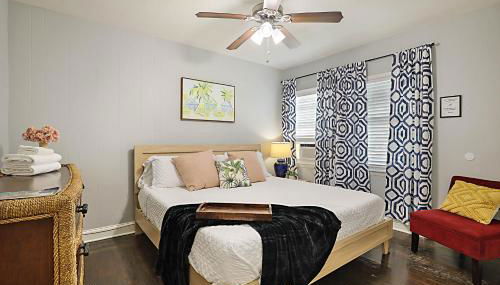 Steps to Beach & Downtown! Spacious Beach Bungalow #2 - Foto 2