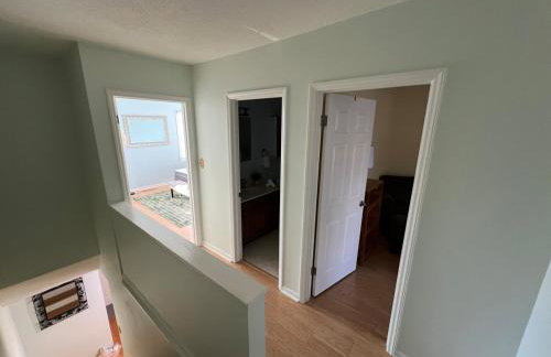 The White Door 2-bedroom townhouse near VT & RU - Foto 8