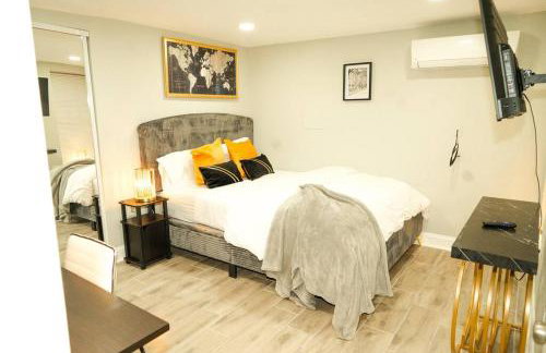 Modern 1BR Unit with Free Parking Walk to Metro - Foto 13