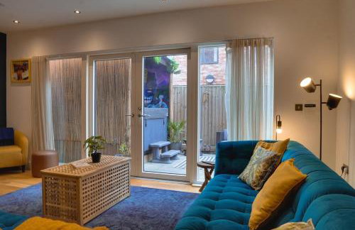 Sleek 4BR Townhouse - Rooftop - Hot Tub - Foto 17