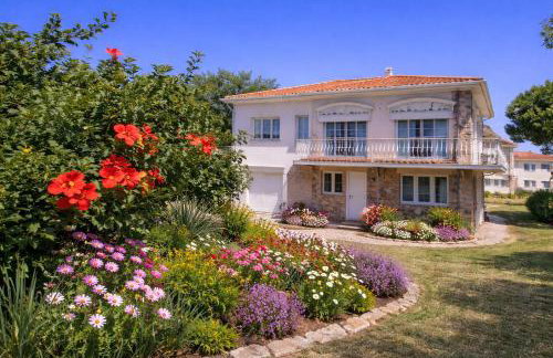 Villa climatisée, proche mer, 2 grands appartements indépendants, parking, wifi - Foto 1