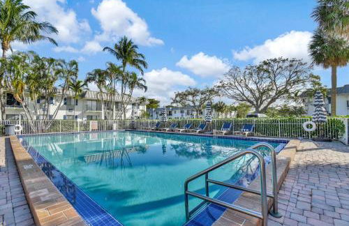 Serene Poolside Getaway Lake Access Parking - Foto 7