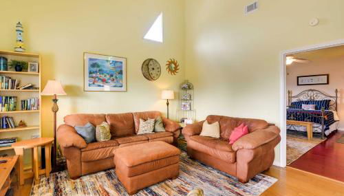 Walk to Crystal Beach! Family Retreat with Deck - Foto 2