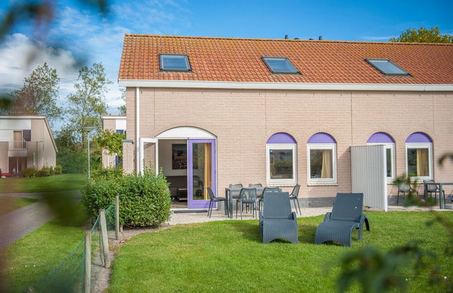 Restyled Bungalow With 2 Bathrooms, Near the Beach - Photo 1