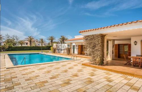 LA CALMA Espectacular villa con jardín y piscina en Menorca - Foto 36