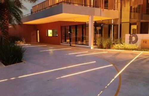 Lindo flat em prédio luxuoso - Excelente localização - Foto 23