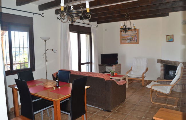 Serene Retreat in Lake Vinuela With Breathtaking Views - Foto 13