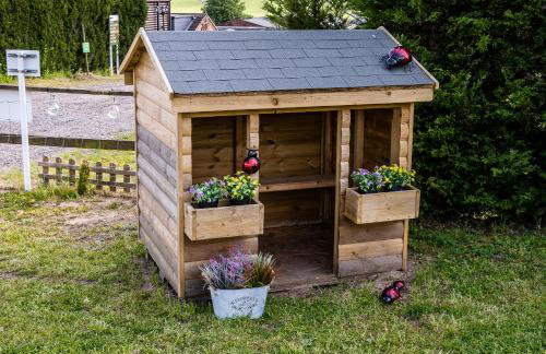 UPSIDE DOWN HOUSE - Sleeps up to 6 Guests - Great for Family and Friends Gatherings,Corporate events ,Near Sherwood Forest at Fairview Farm in Nottingham set in 88 acres - Foto 36