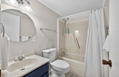 Wooded Chalet w Hot Tub & Indoor Pool, Gym Access - Foto 37