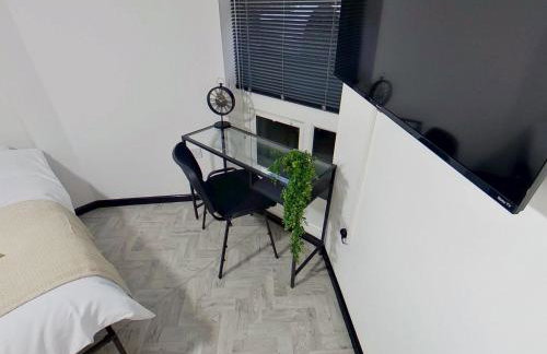 Stylish Modern Studio Near MediaCityUK & Manchester Centre - Free Parking - Sleeps 2 Enjoy - Foto 9