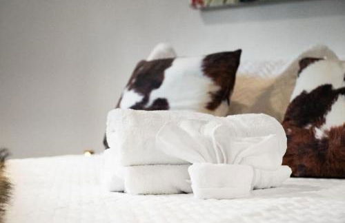 Modern Mountain Escape Sleeps Large Groups - Foto 5