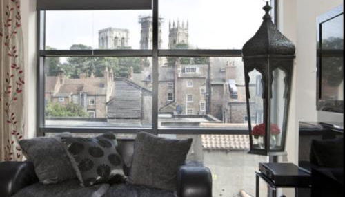 Churchill Two Bedroom Apartments with Free Parking and The Minster view - Foto 2