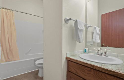 Maple Leaf Manor Suites - Photo 42