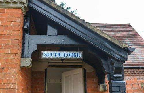 South Lodge - Longford Hall Farm Holiday Cottages - Photo 37