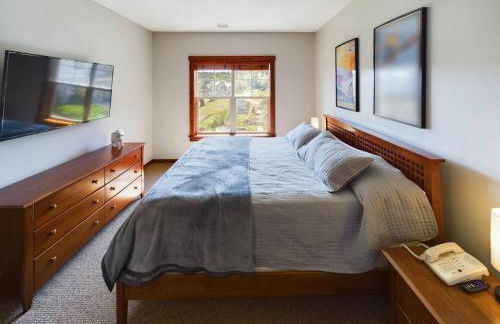 Soaring Eagle Ski-in - Ski-out Condo with Hot Tubs - Foto 4