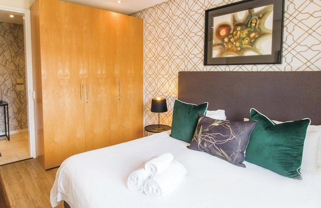 Three Bedroom Apartment - Fully Furnished and Equipped - Photo 2