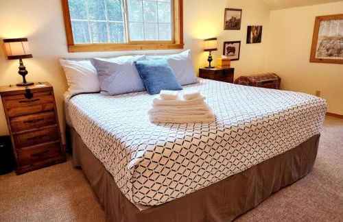 Blacktail Cabin Hideaway with hot tub - Foto 24