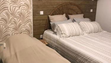 Bel appartement T2 refait à neuf avec piscine couverte de juin à fin septembre, près des stations de ski avec navette et draps et serviettes compris - Foto 5