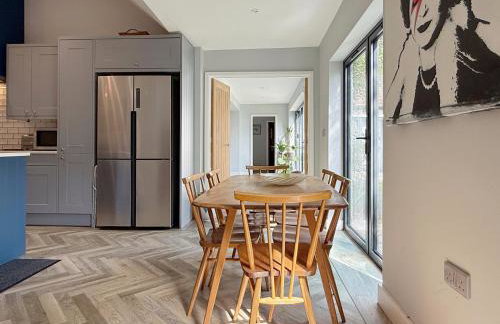 Historic Hampshire Cottage with Private Putting Green - Photo 24