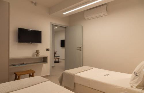 Athina Luxury Villa, with Pool & Walk to the Beach, By ThinkVilla - Foto 45