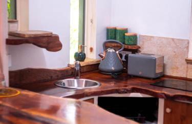 The Cwtch - Woodland cabin with country views! - Photo 7