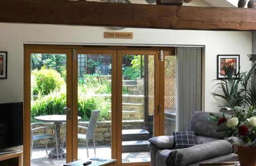 The Granary with hot tub - 2 miles from Skipton - Photo 3