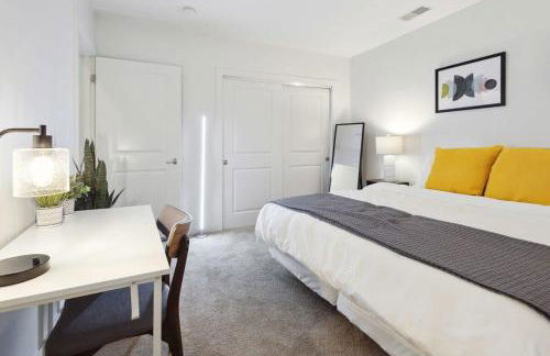 2BR Executive Downtown Apartment - Photo 34