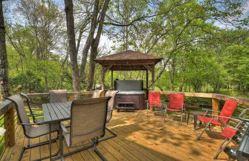 Bear Naked Hideaway - Relax in the hot tub with sounds from the nearby creek - Foto 2