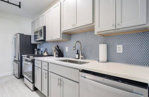Fun & Funky 2BR in Downtown Princeton - Photo 15