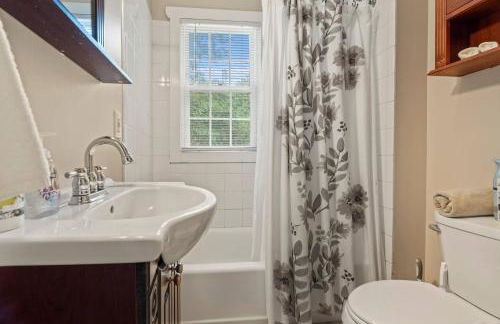 Stay At Our Tasteful, Private, & Elegant Abode - Foto 5