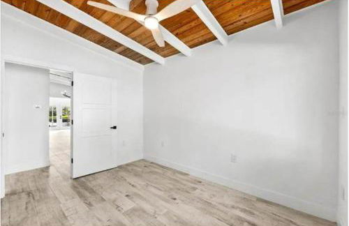 Blue Lagoon Hideaway 3BR Coastal Chic Retreat - Photo 46