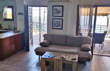 Kamari Guesthouse - Photo 20