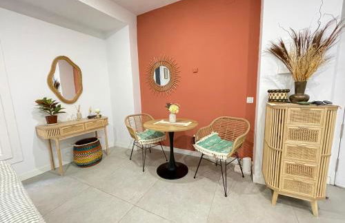 Designer and Quiet Studio 5 min to Maria Zambrano Station and 15 min walk to Beach - Foto 29