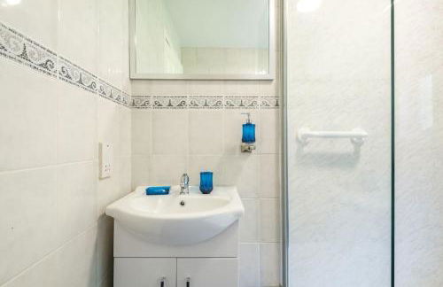 Monicas Apartment Lovely ground floor 2 bedroom serviced apartment - Foto 25