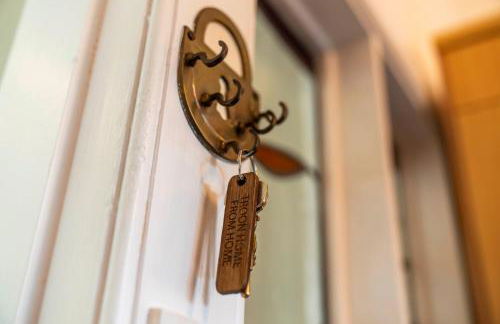 Perfect location for beach and golfing - Photo 27